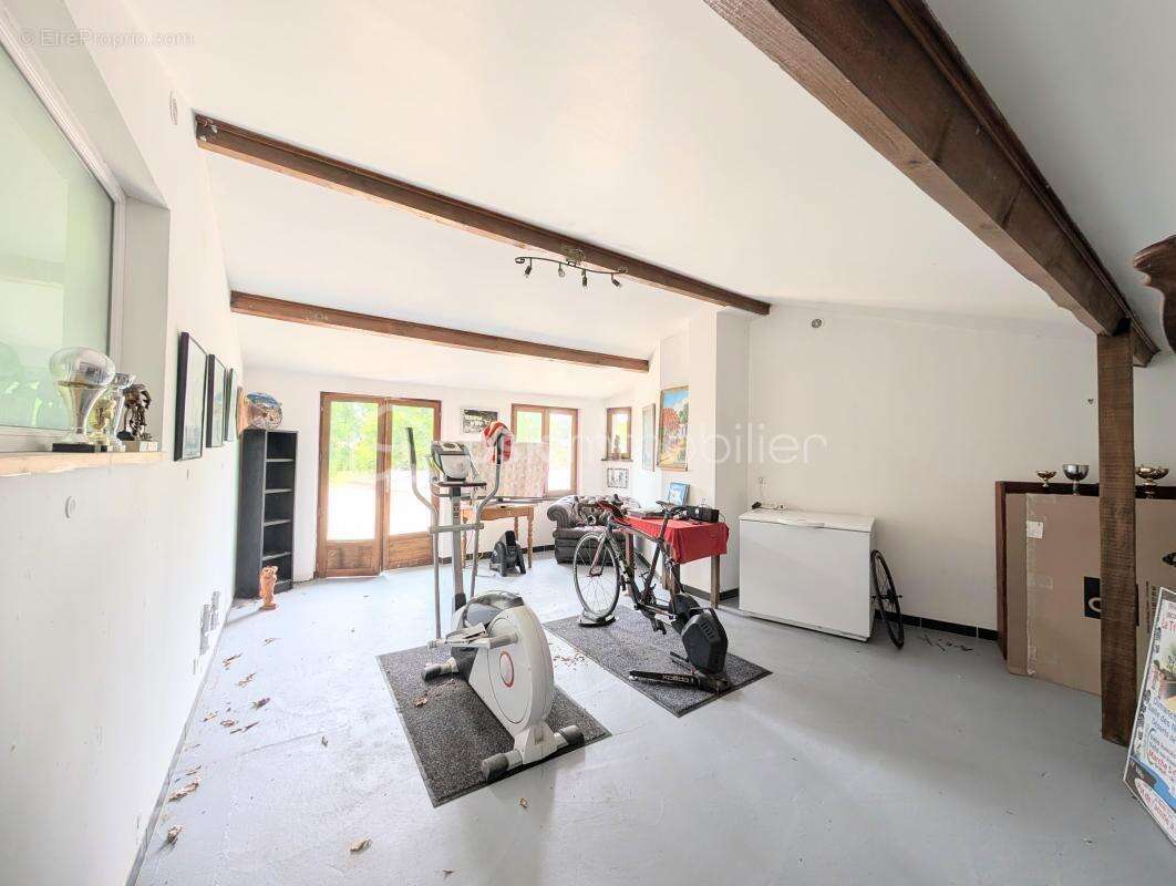 Demeure familiale de 171 m², dépendances et chapelle sur un parc de 5100 m² - photo 25