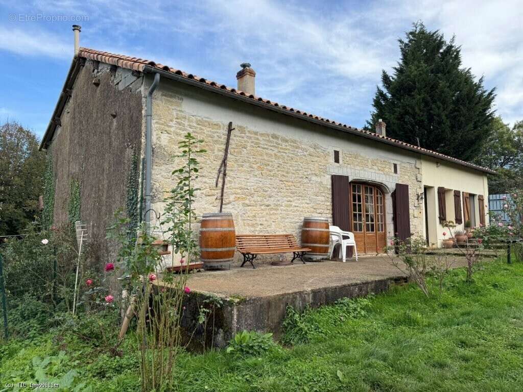 Maison à NANTEUIL-EN-VALLEE