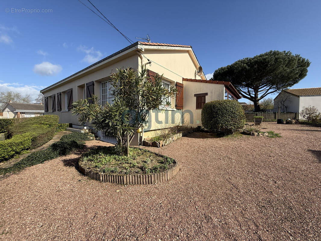 Maison à MONTAIGU