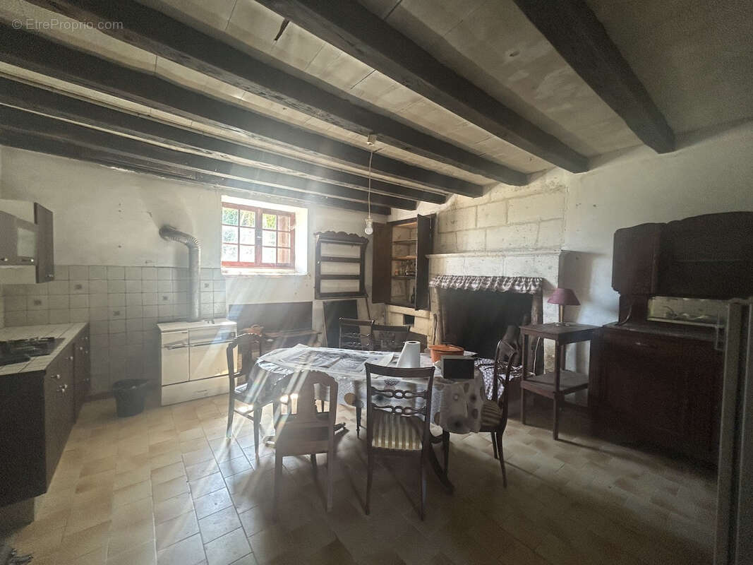 Maison en pierre à rénover dans un cadre magnifique sur terrain de 3400m2 - photo 9