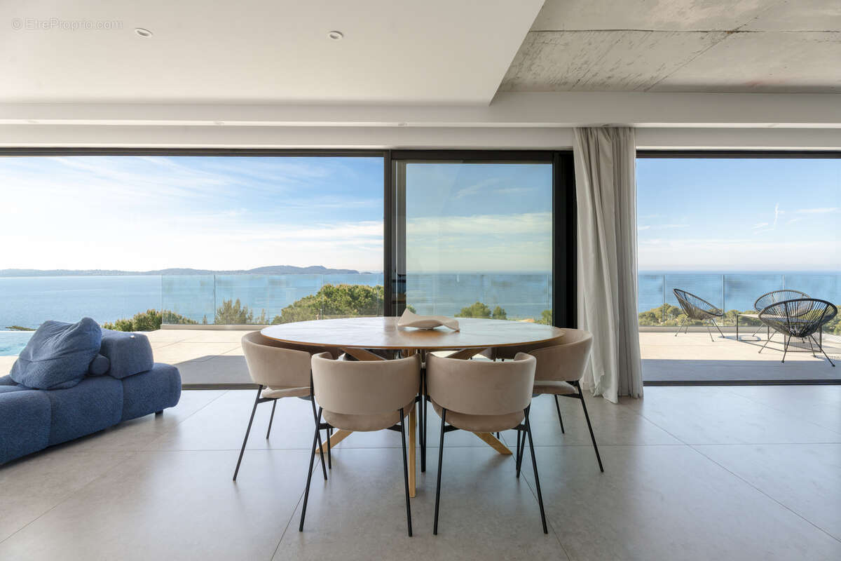 Maison à CARQUEIRANNE