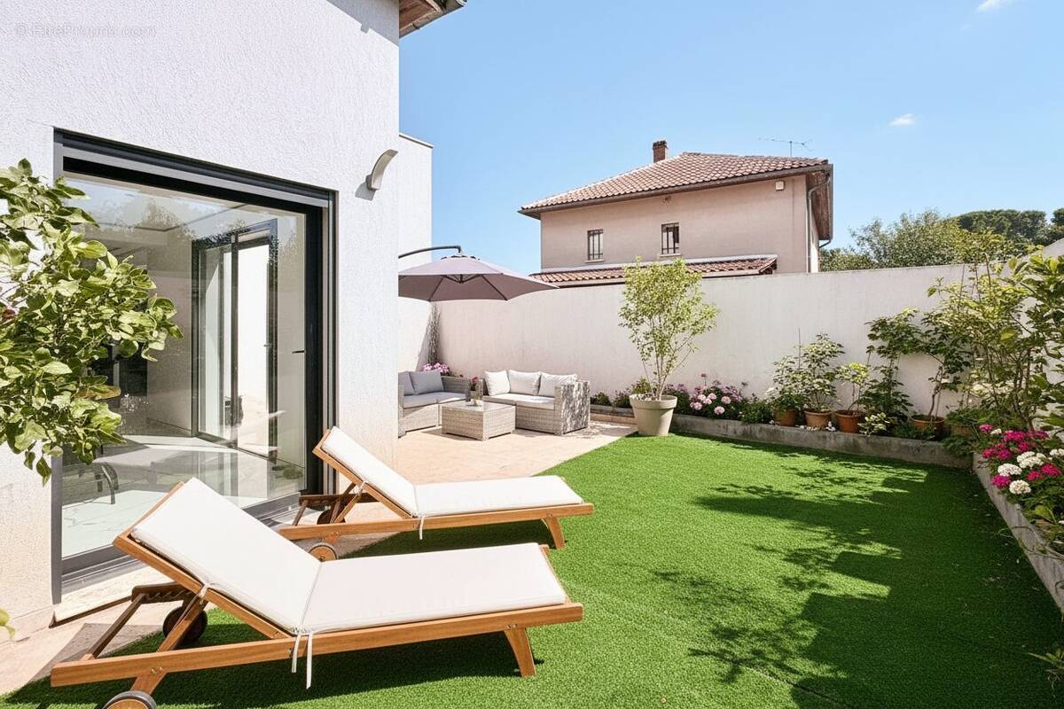 Maison à LE MUY