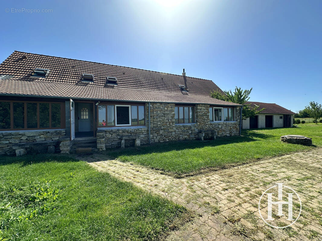 Maison à UZAY-LE-VENON