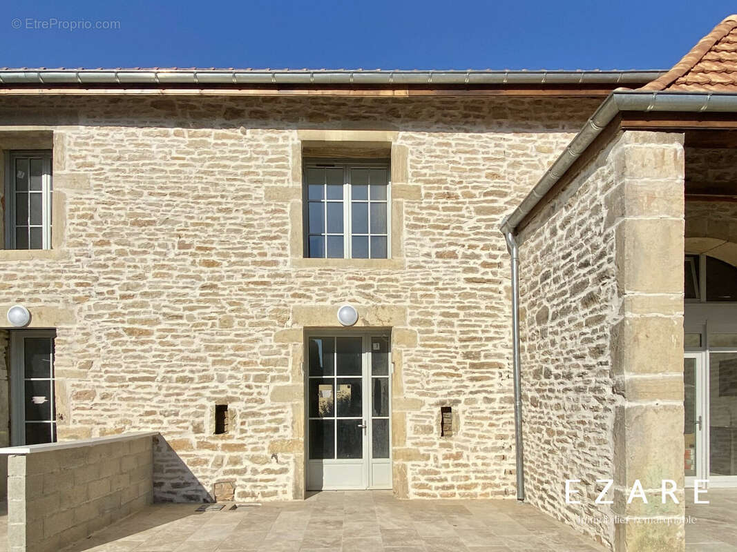 Vue façade avant (terrasse) - Appartement à SAINTE-MARIE-LA-BLANCHE