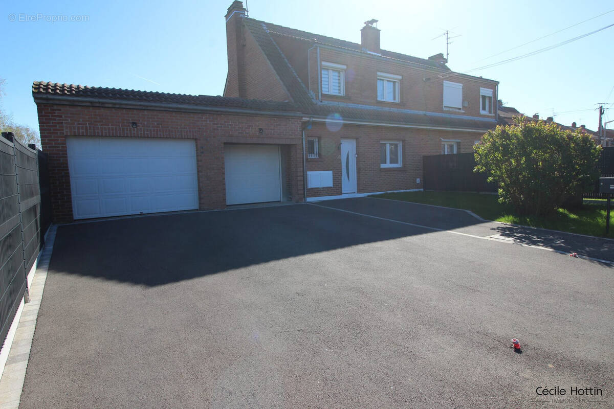 Maison à GONDECOURT