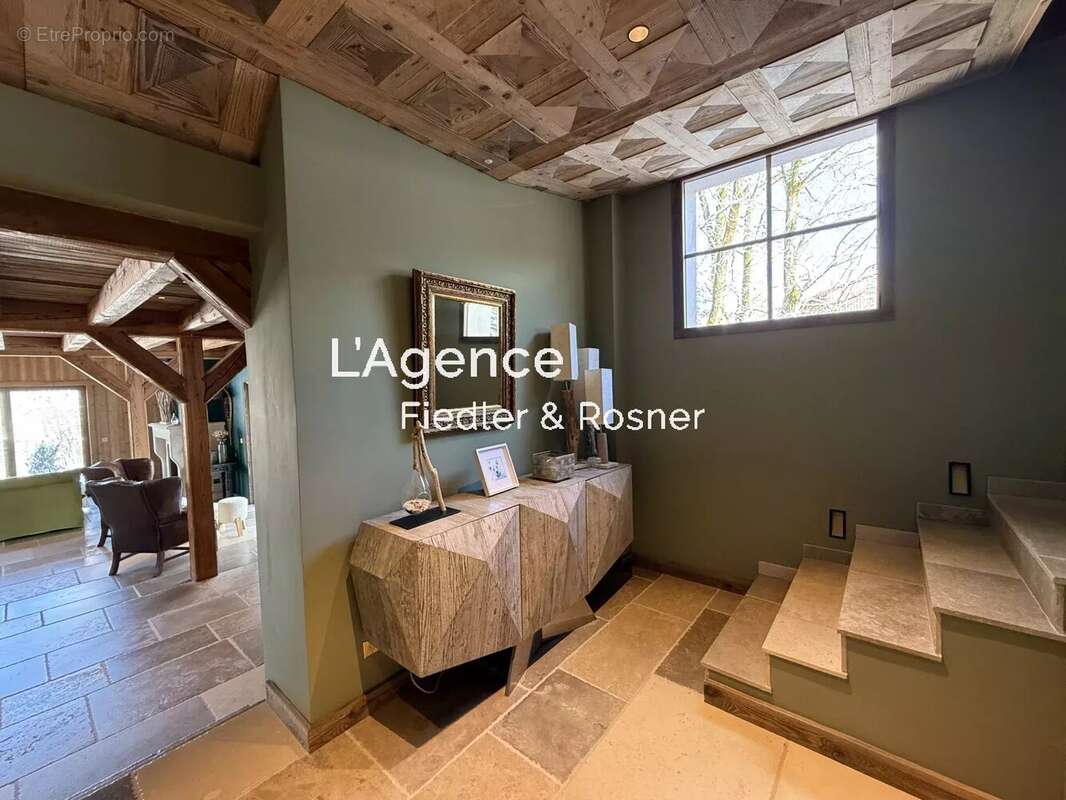 Maison à DEMI-QUARTIER