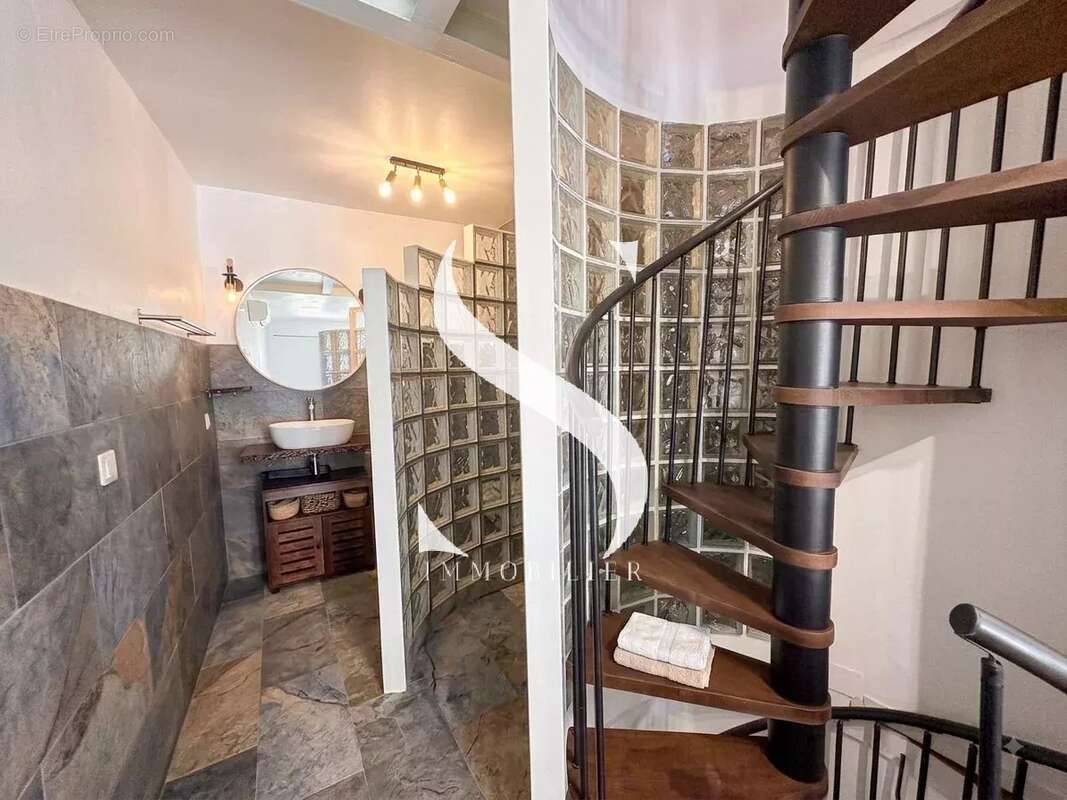 VALLAURIS - Maison de ville indépendante à vendre - photo 9