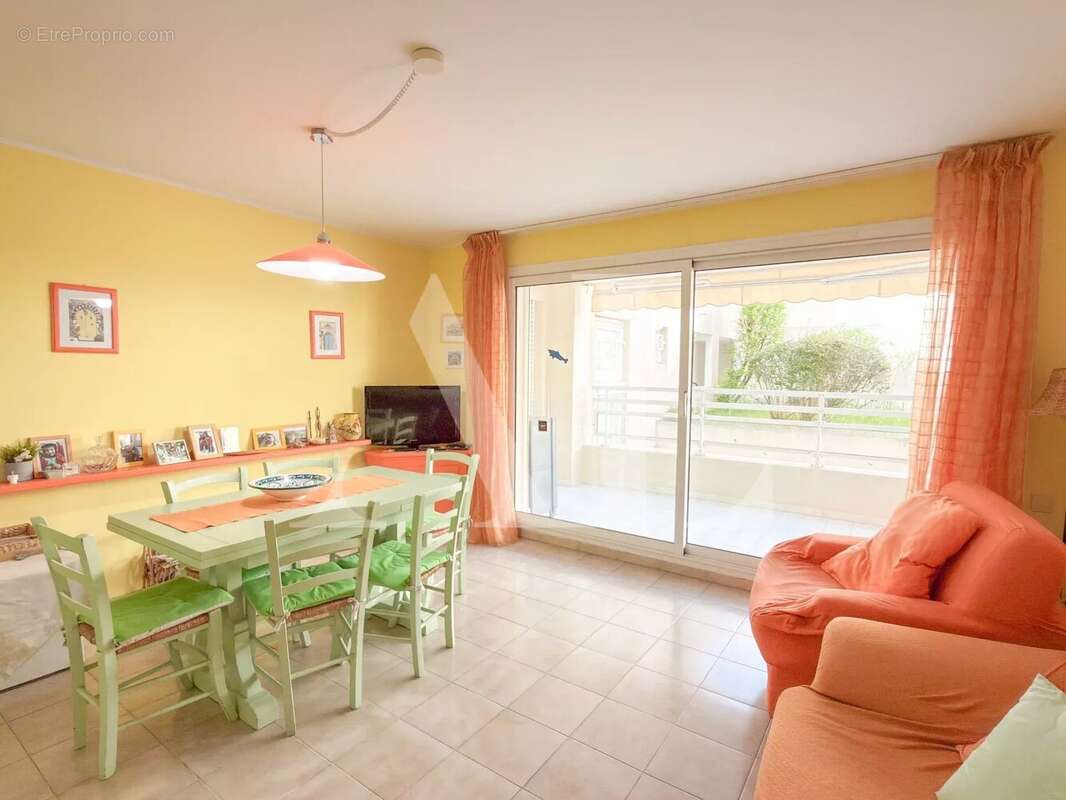 Appartement à VALLAURIS