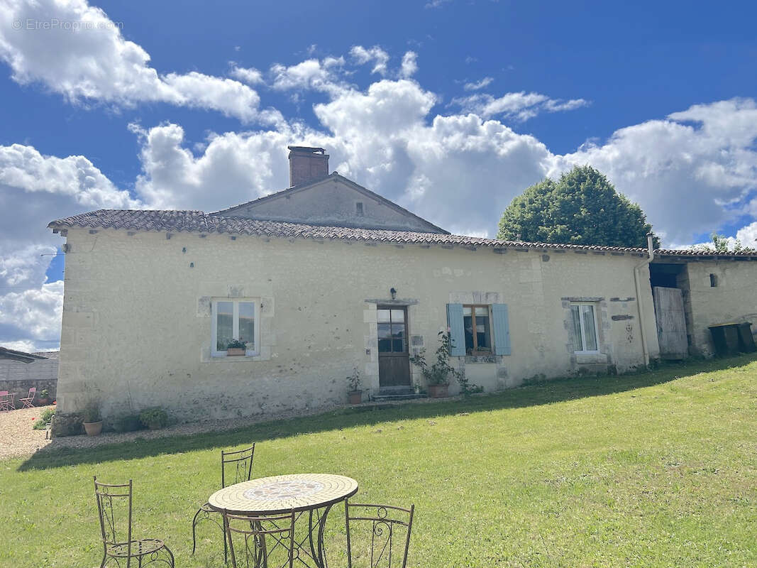 Maison à AUBETERRE-SUR-DRONNE