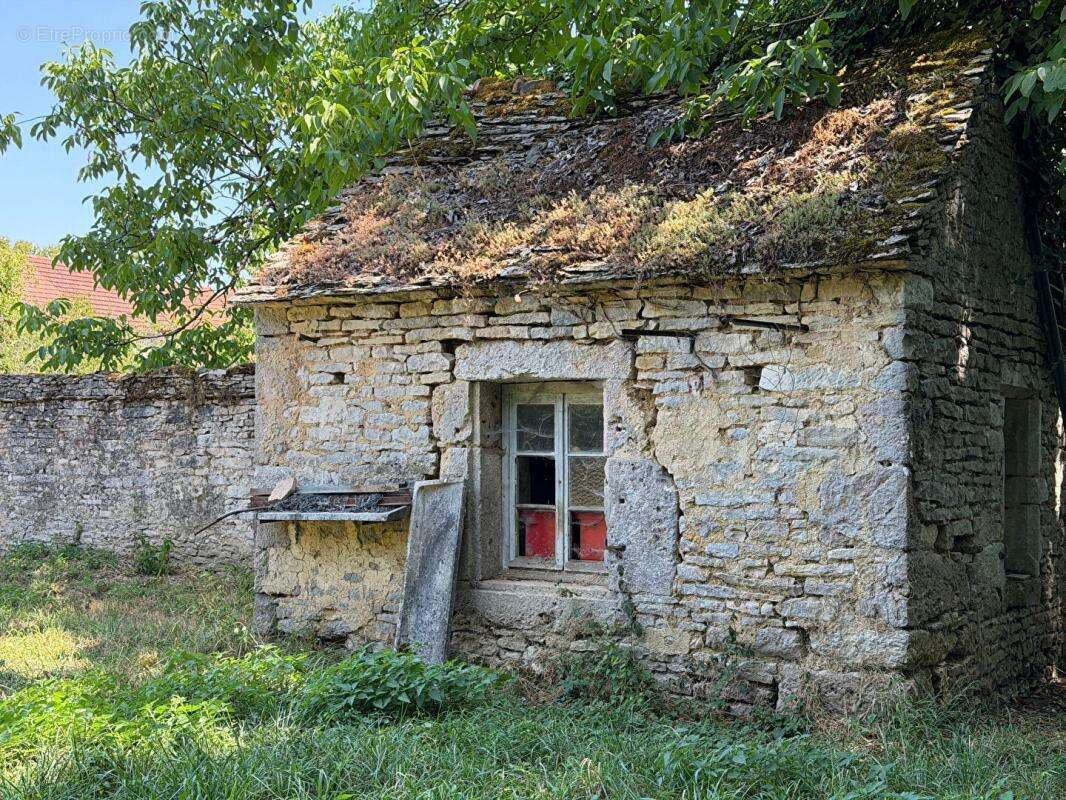 Terrain constructible viabilisé au bord de l'eau - photo 7