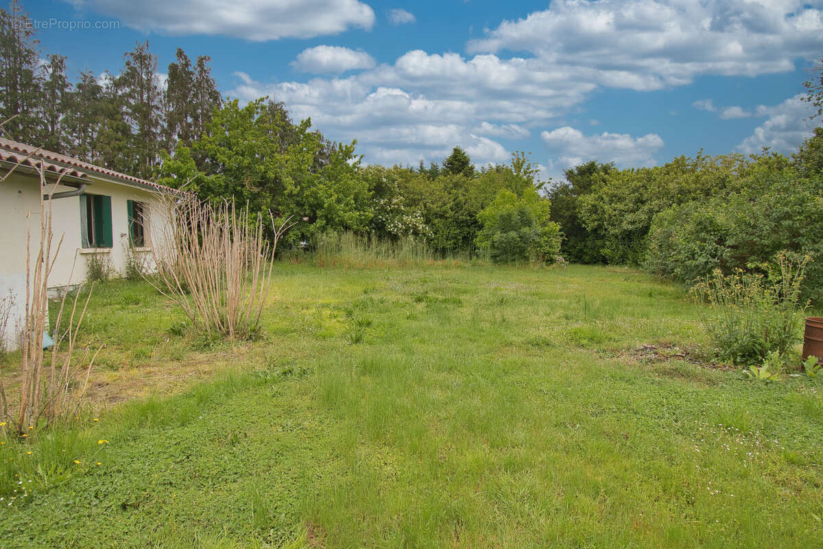 Maison à LES EGLISOTTES-ET-CHALAURES