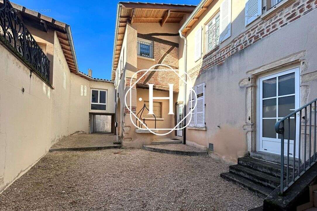 Commerce à VILLARS-LES-DOMBES