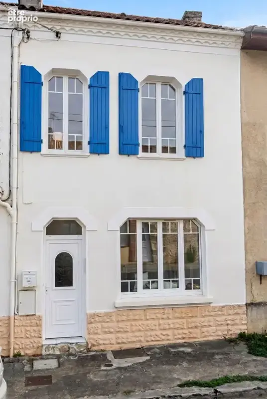 Maison de ville avec double garage, cave et jardin .Villeneuve de Marsan - photo 1
