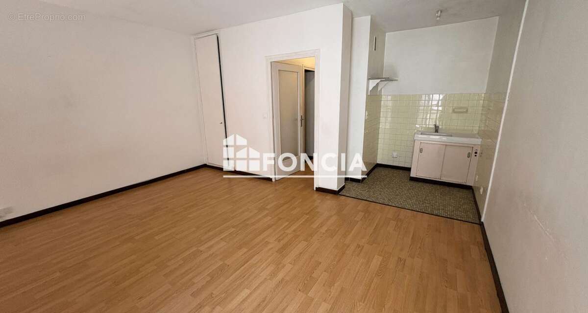 Studio à rénover avec balcon – Centre-ville d'Annemasse - photo 3