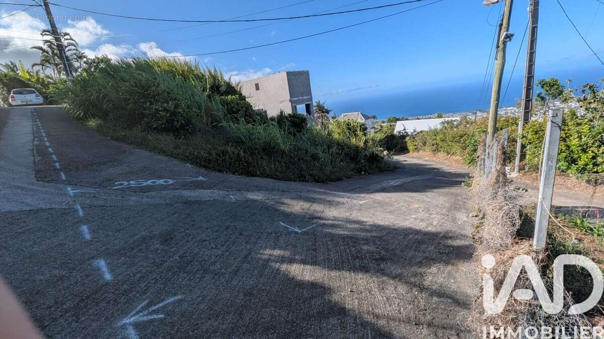 Photo 3 - Terrain à SAINT-DENIS