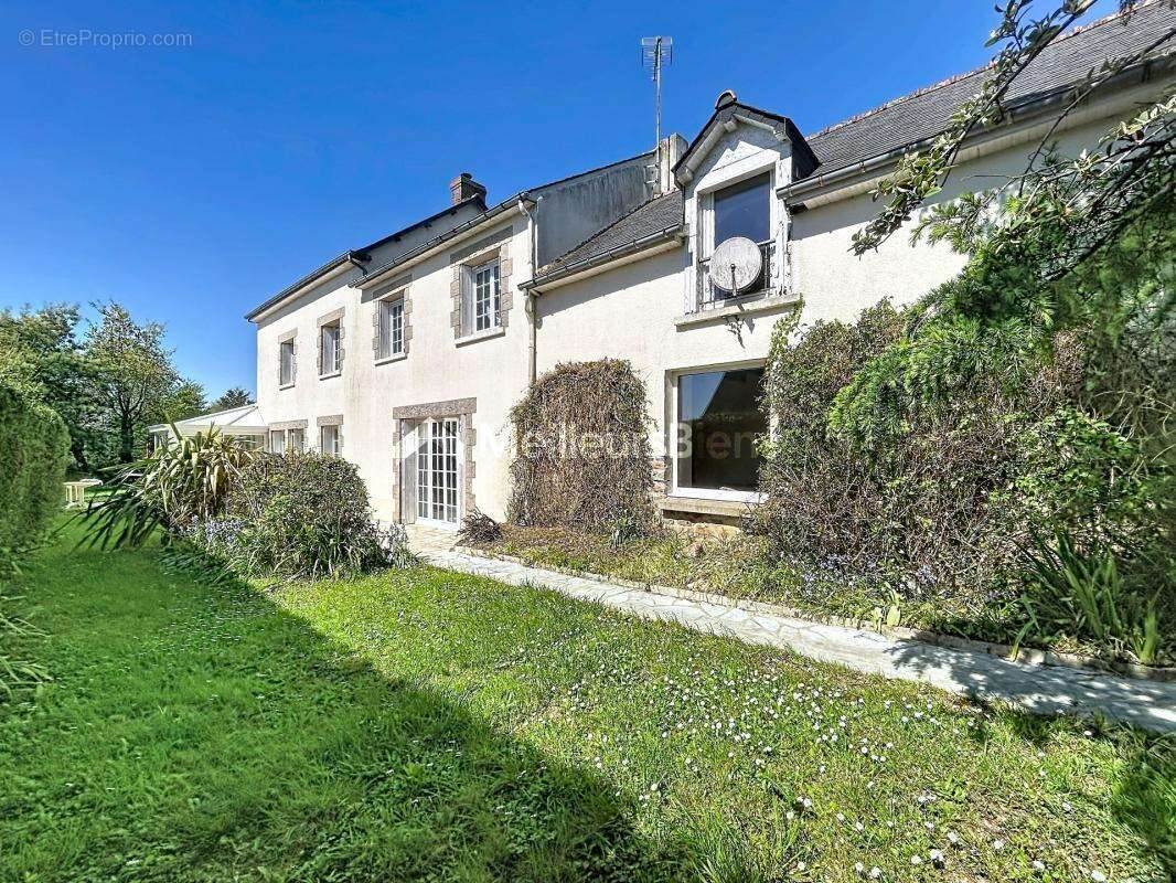 Maison à MONTREUIL-LE-GAST