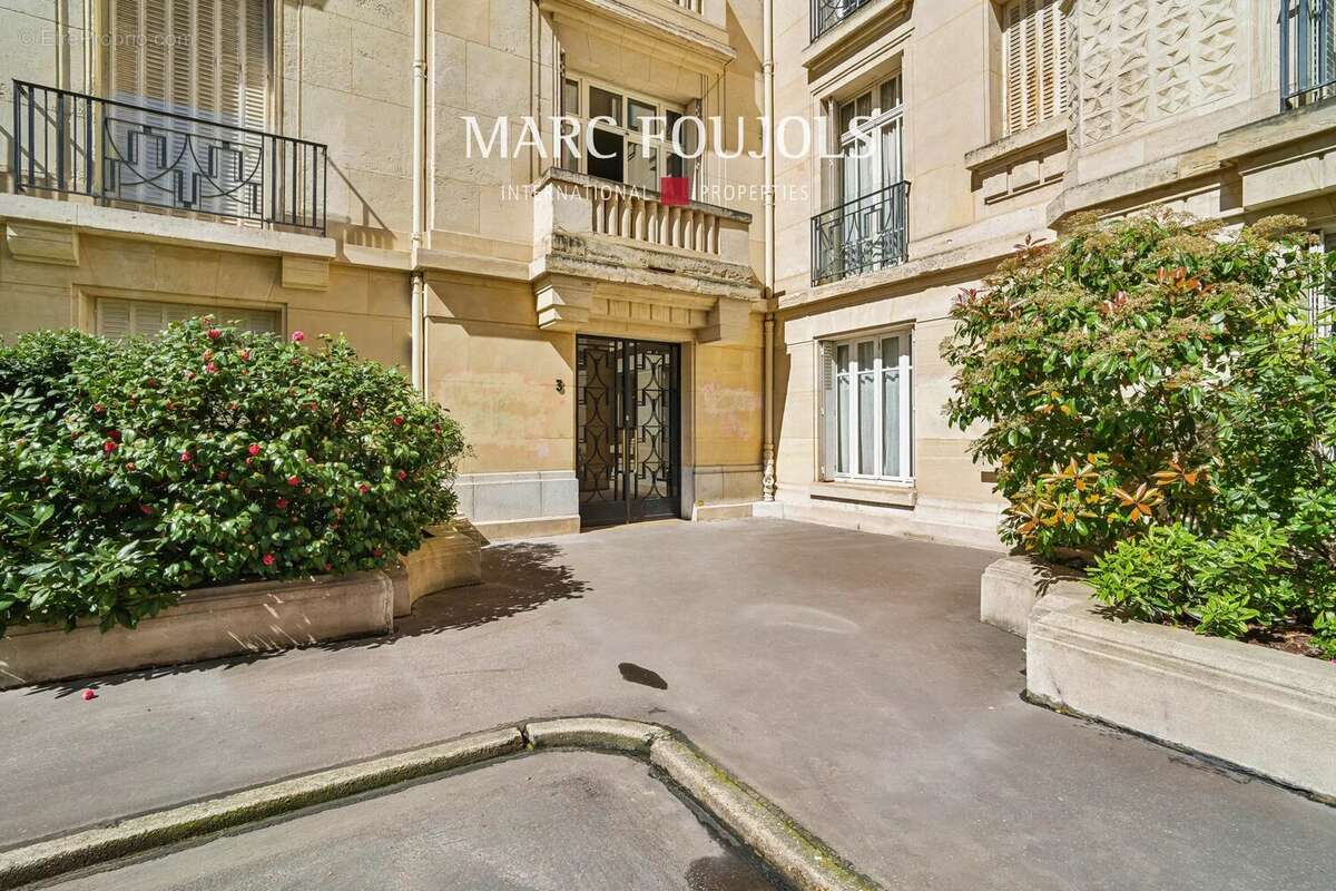 Appartement à NEUILLY-SUR-SEINE