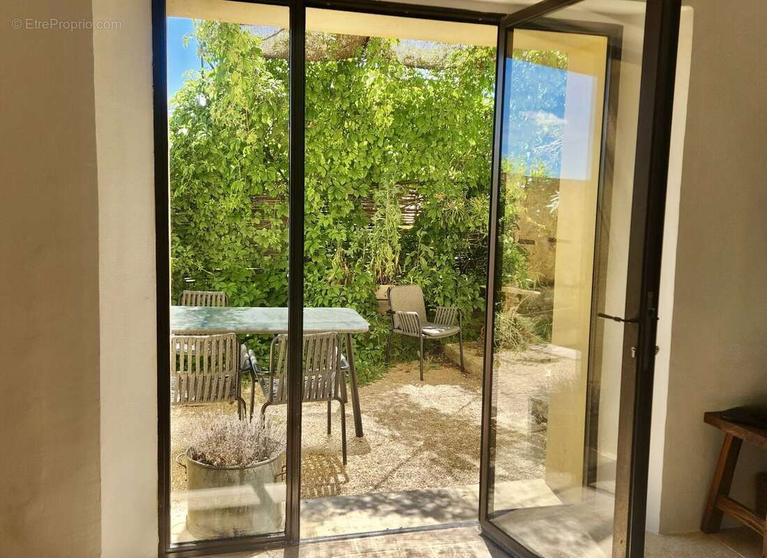 Maison à SAINT-SATURNIN-LES-APT