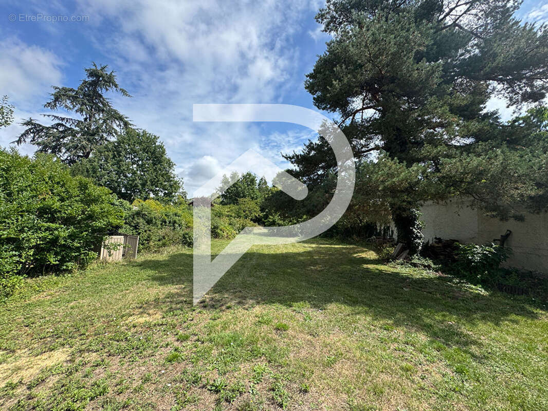 Terrain à EZY-SUR-EURE