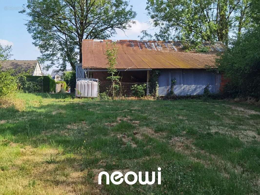 Terrain à SAINT-MAMET-LA-SALVETAT