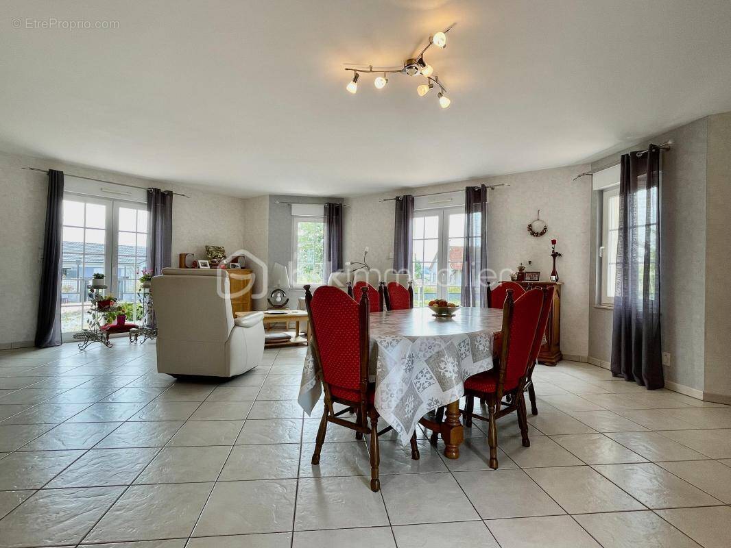 Maison à ROUSSY-LE-VILLAGE