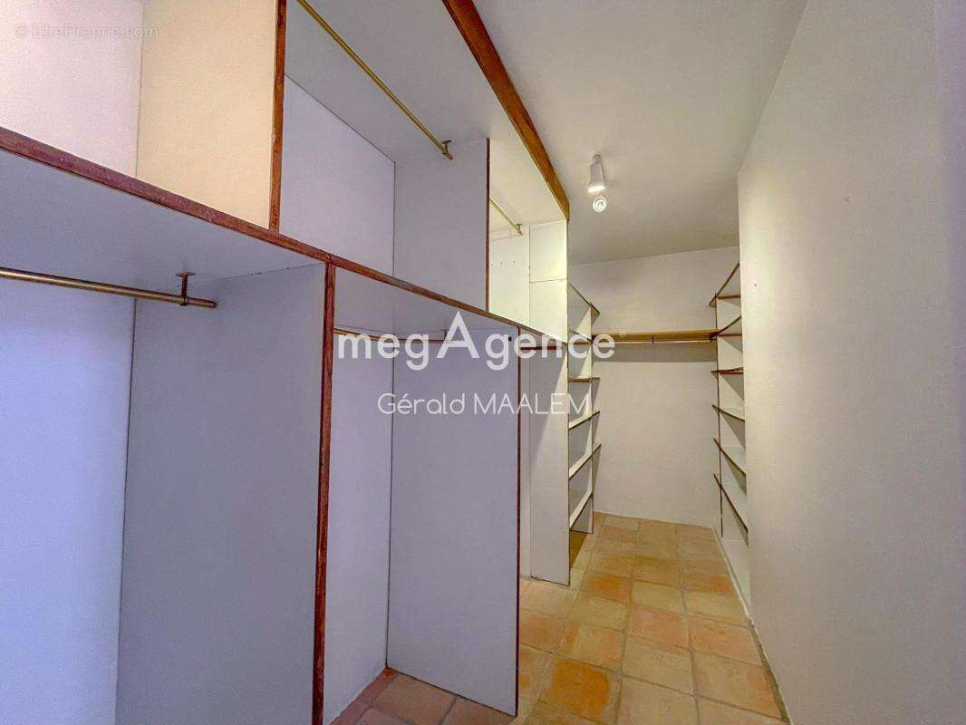 Maison de Maître de 231m² avec garage et terrasse à Cogolin - photo 14