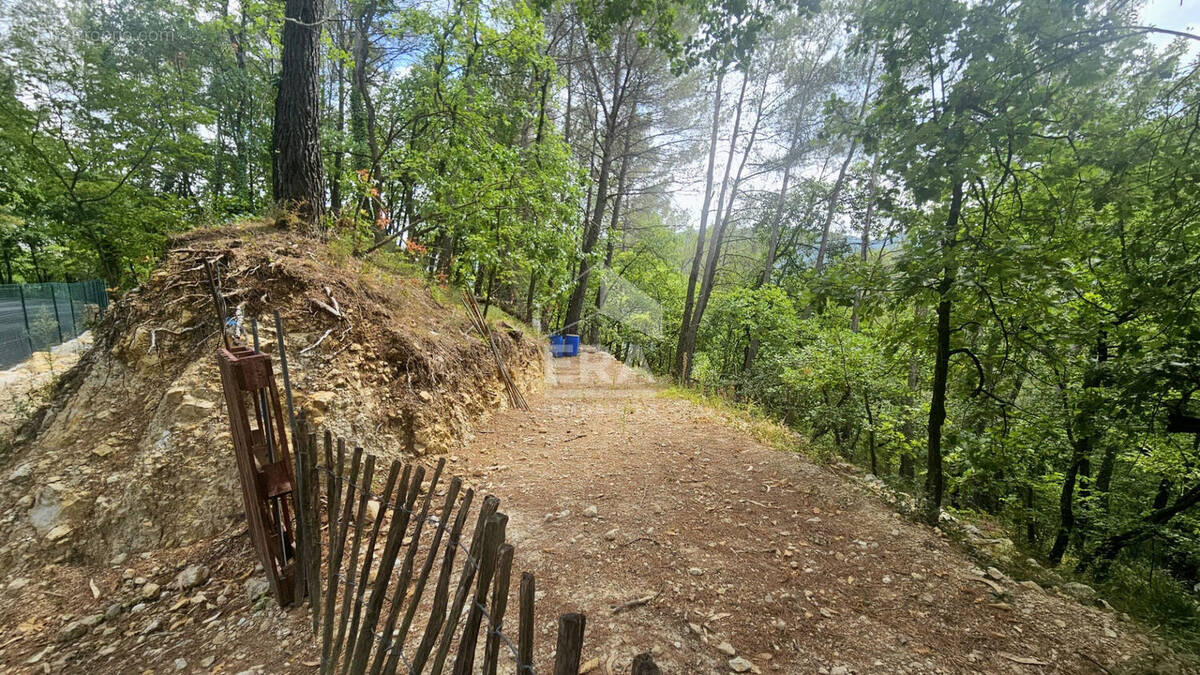 Terrain à TOURRETTES-SUR-LOUP
