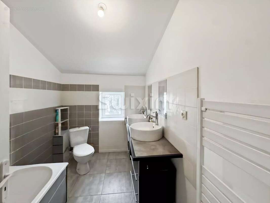 Maison à MONTELIMAR