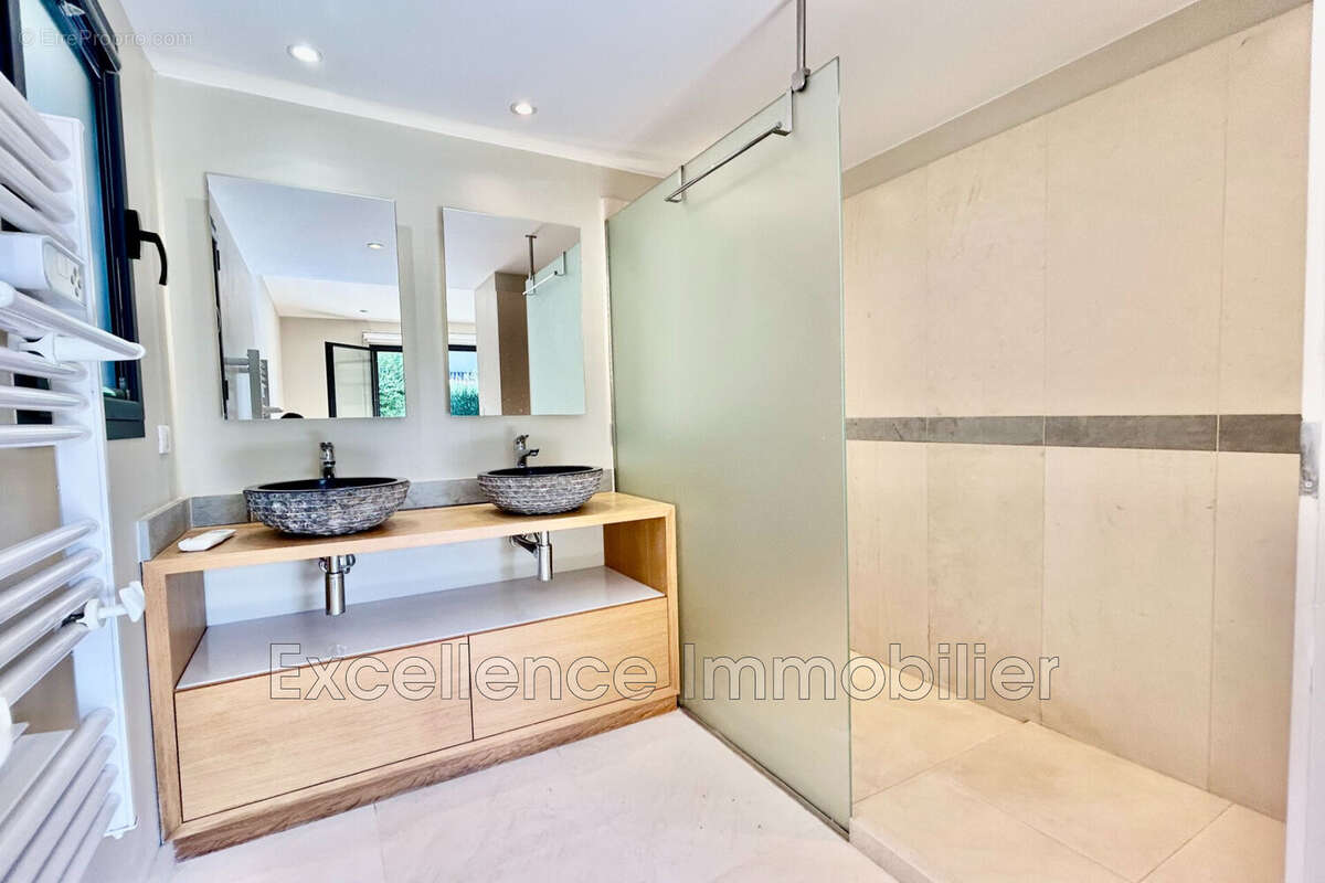 Maison à PLAN-DE-LA-TOUR