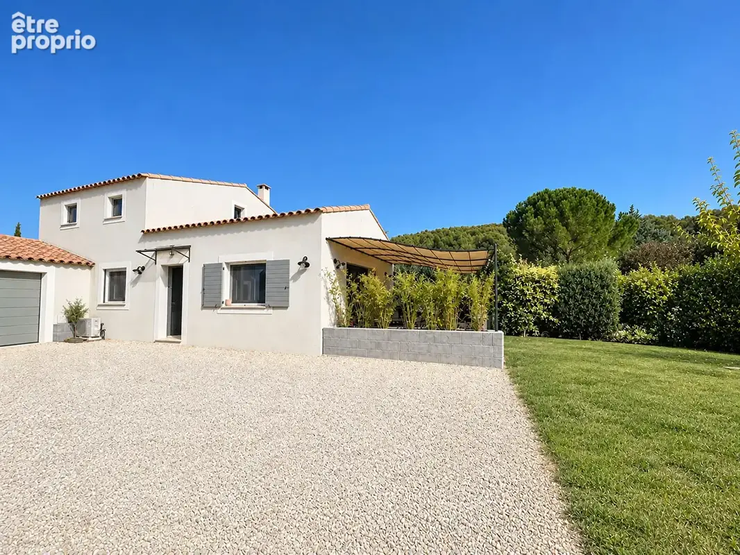COUP DE COEUR - Maison à deux pas du village - Lauris 4 pièce(s) 135 m2 - jardin - double garage - photo 1
