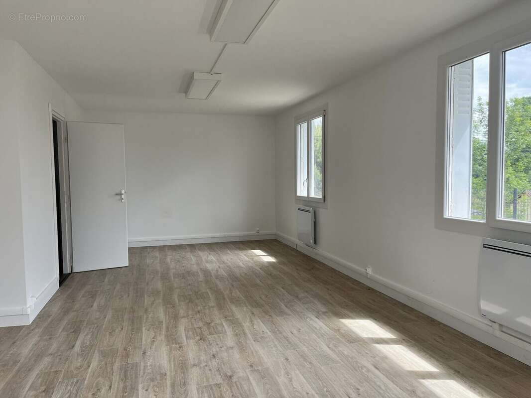 Maison 165 m² à Saint-Etienne-Des-Oullieres  - photo 6