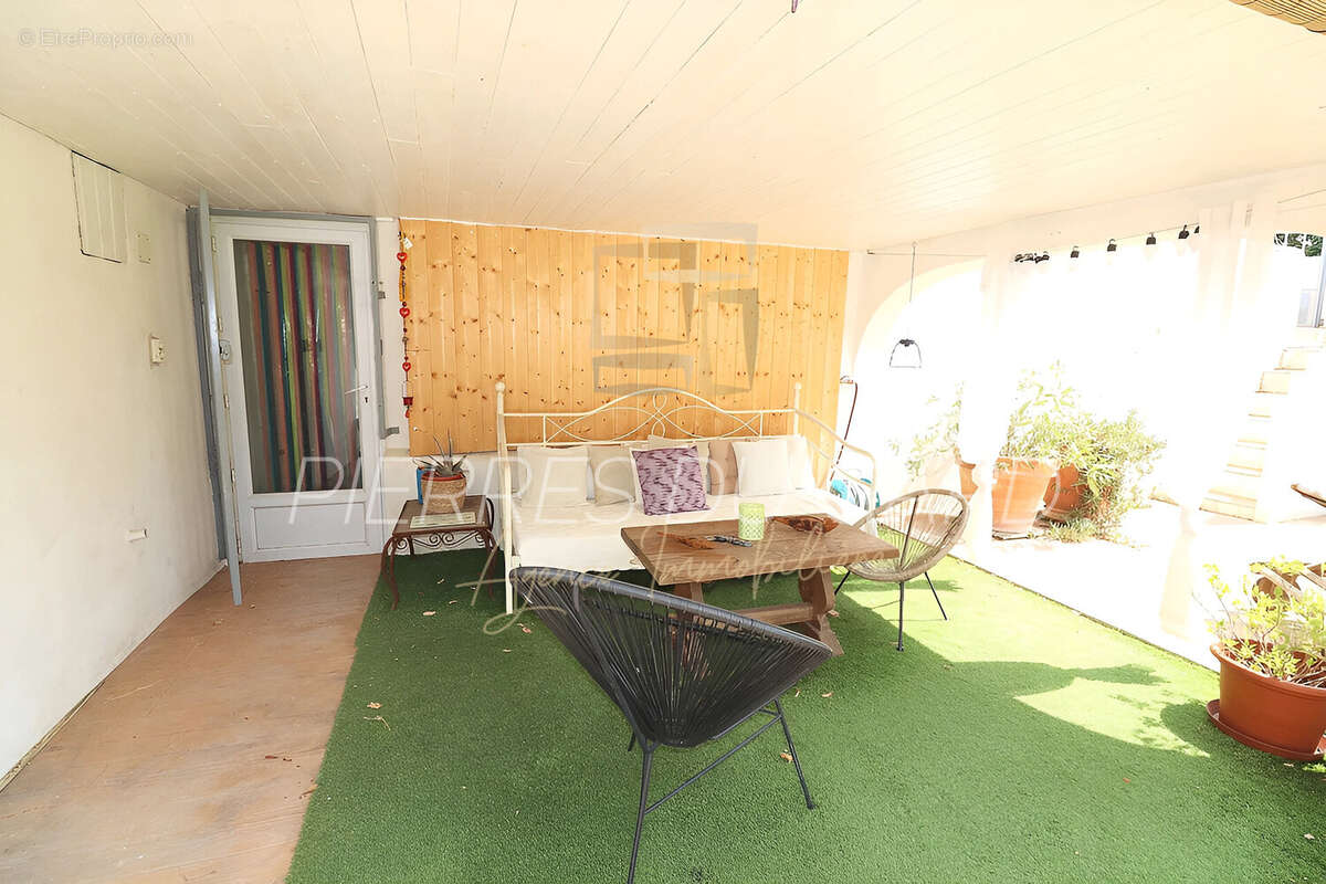 Maison à SAINTE-ANASTASIE