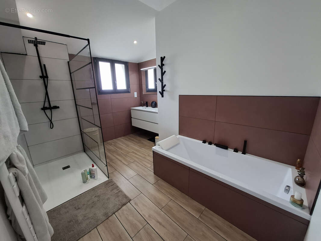 Maison à CLONAS-SUR-VAREZE