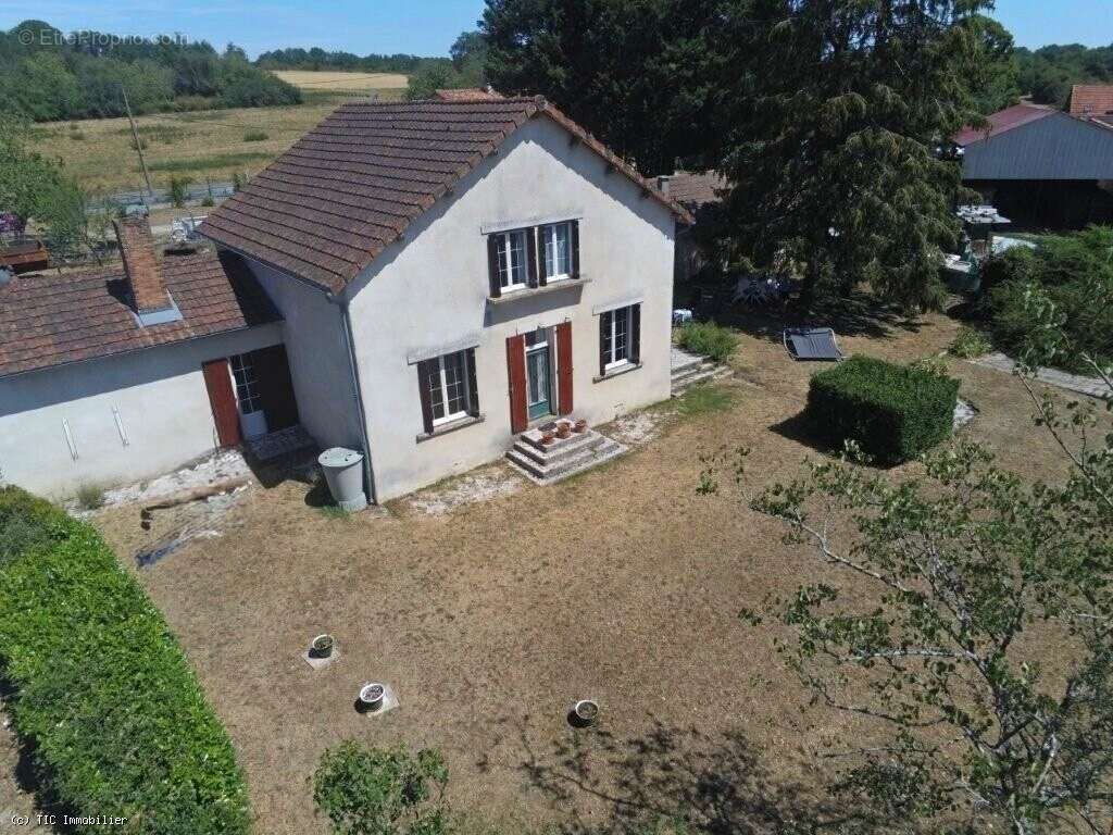 Maison Avec 4 Chambres Et Jardin Clos Sur 1062m² - photo 2