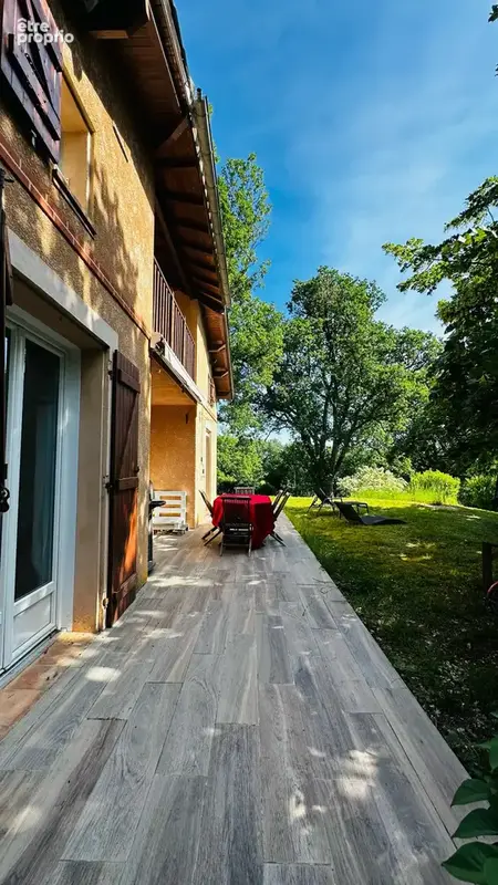 Maison traditionnelle de 128 m2 sur grand terrain clôt de 50 000 m2 - photo 2