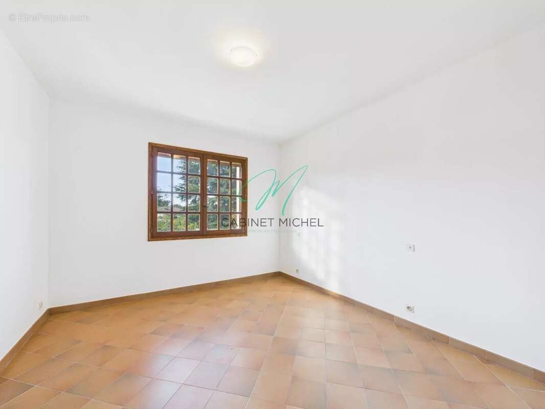 Maison à ROQUEFORT-LES-PINS