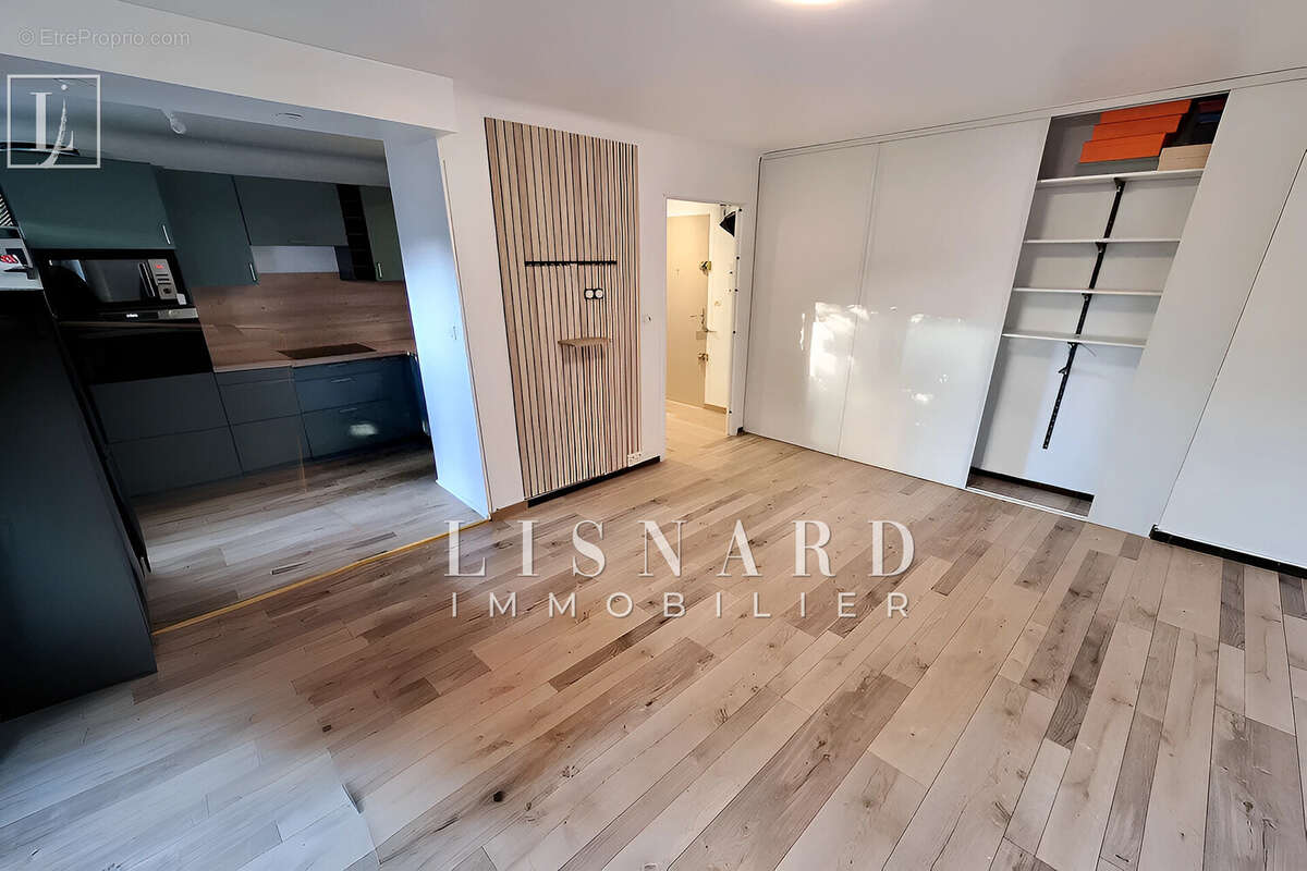 Appartement à VALLAURIS