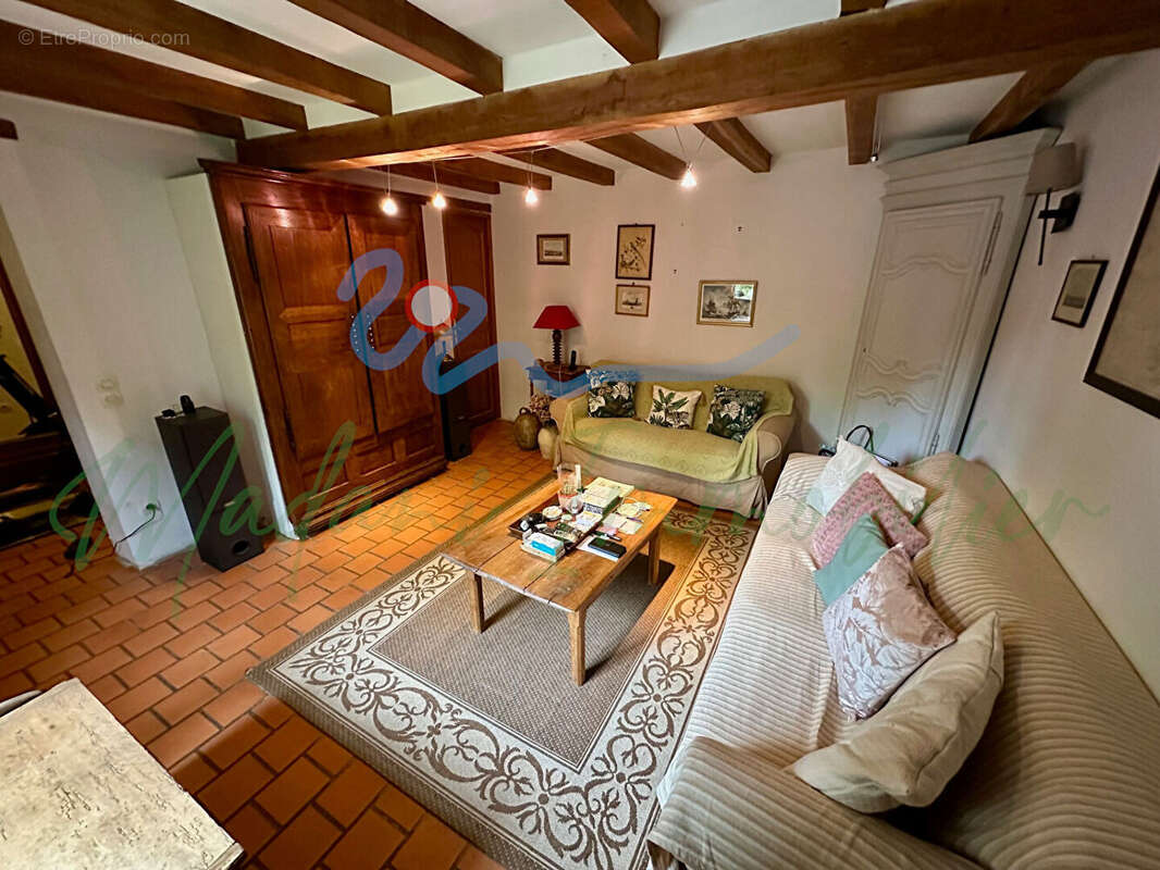 Maison à SAINTE-GENEVIEVE-LES-GASNY