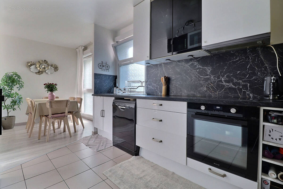 Appartement à AUBERVILLIERS