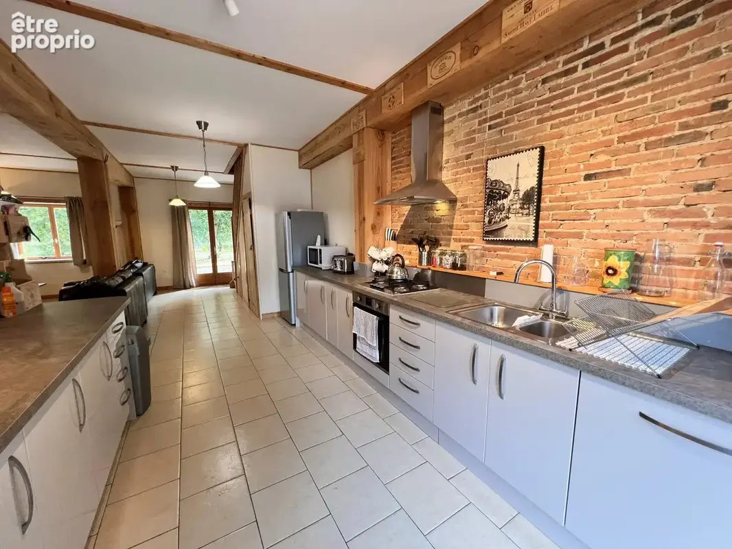 Propriété rénovée avec trois logements, située dans la campagne de l’Indre - photo 2