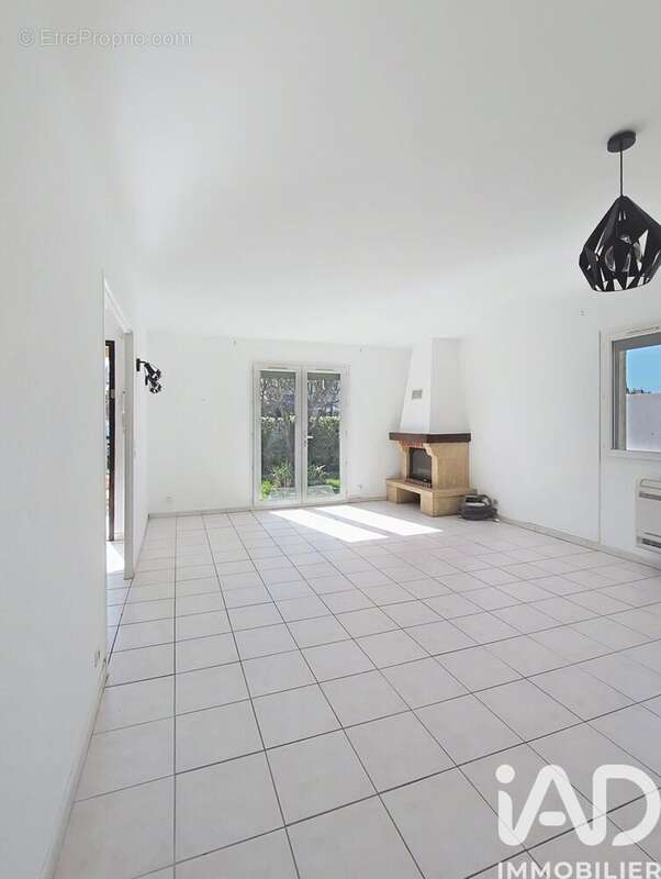 Photo 3 - Maison à VESTRIC-ET-CANDIAC