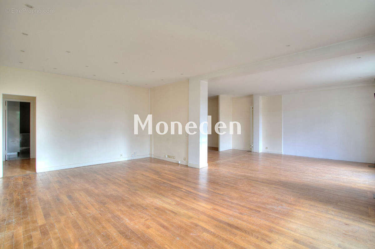 Appartement à NEUILLY-SUR-SEINE