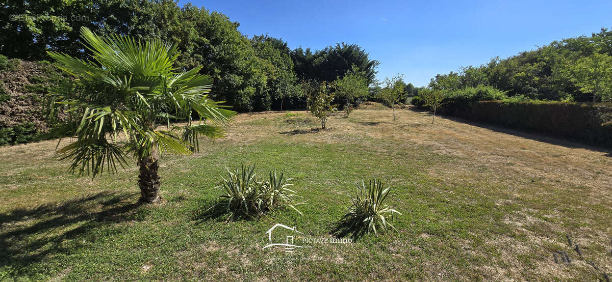 Pavillon plain-pied - double garage - Piscine - Terrain 1907m2 - photo 14