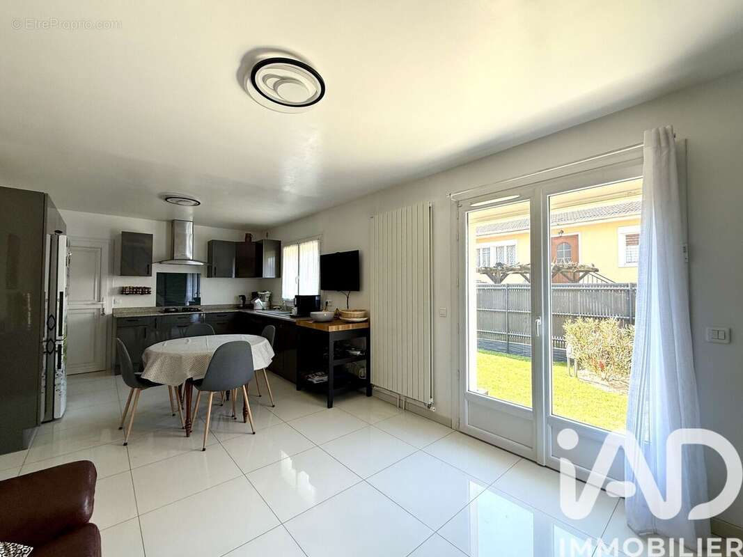 Photo 2 - Maison à SUCY-EN-BRIE