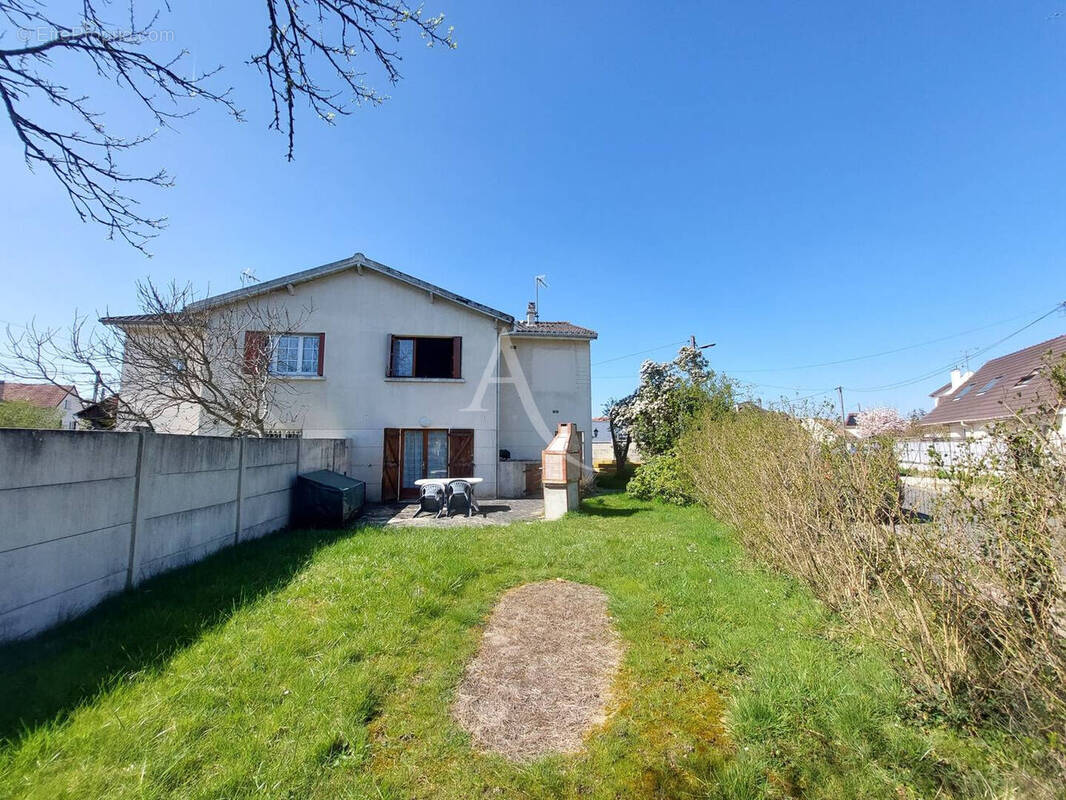 Maison à OZOIR-LA-FERRIERE