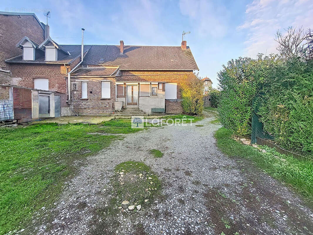 Maison à MONTBREHAIN