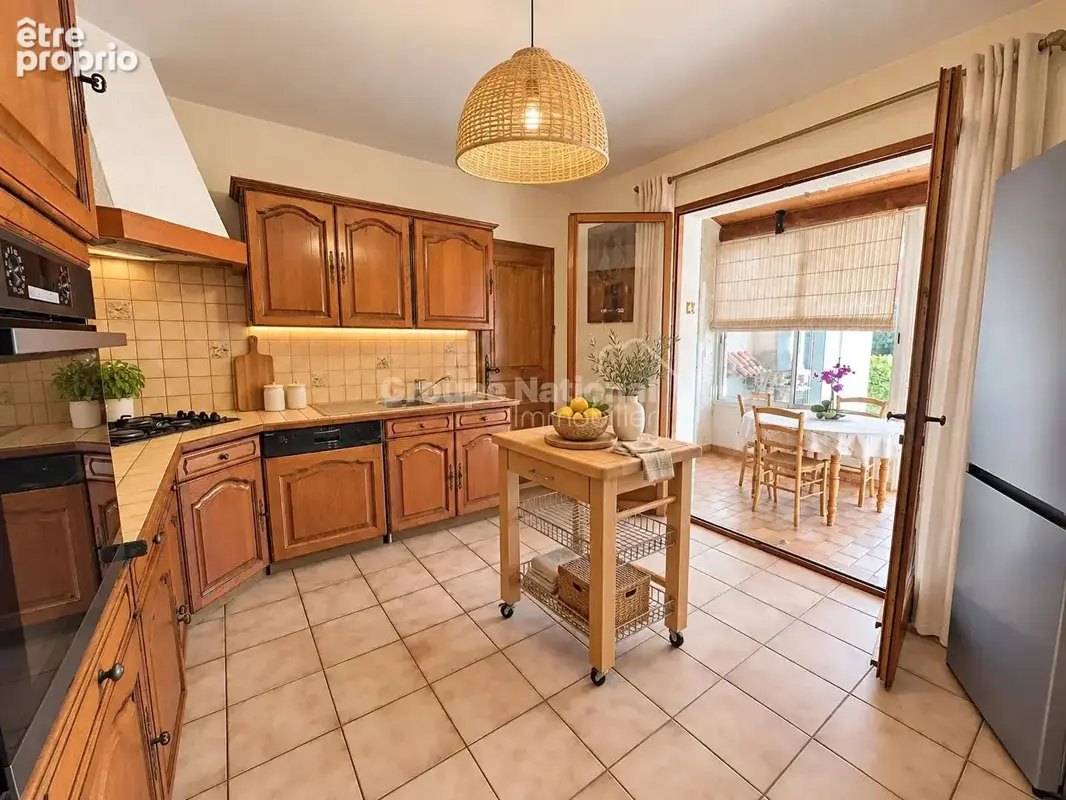 À vendre Châteaurenard Maison 4 chambres possible, jardin 600 m², spa, garage, quartier résidentiel - photo 10