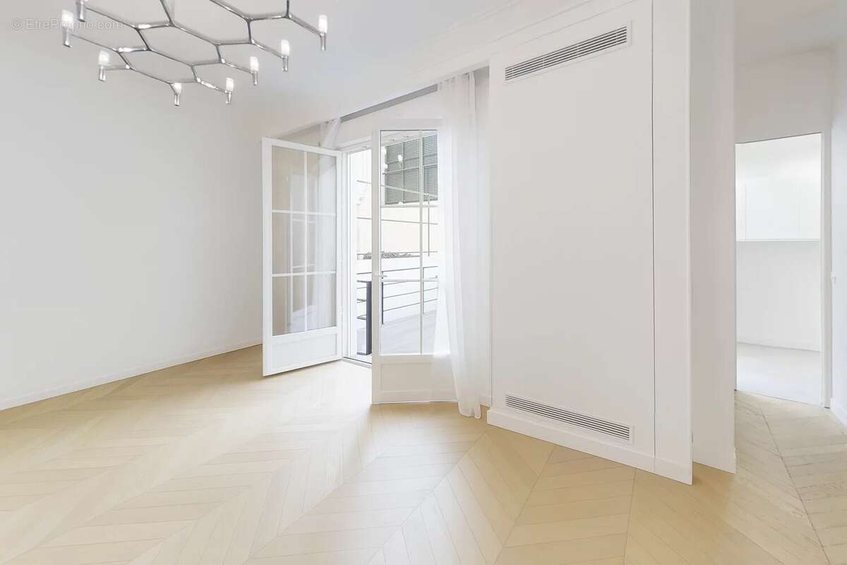 Appartement à NEUILLY-SUR-SEINE