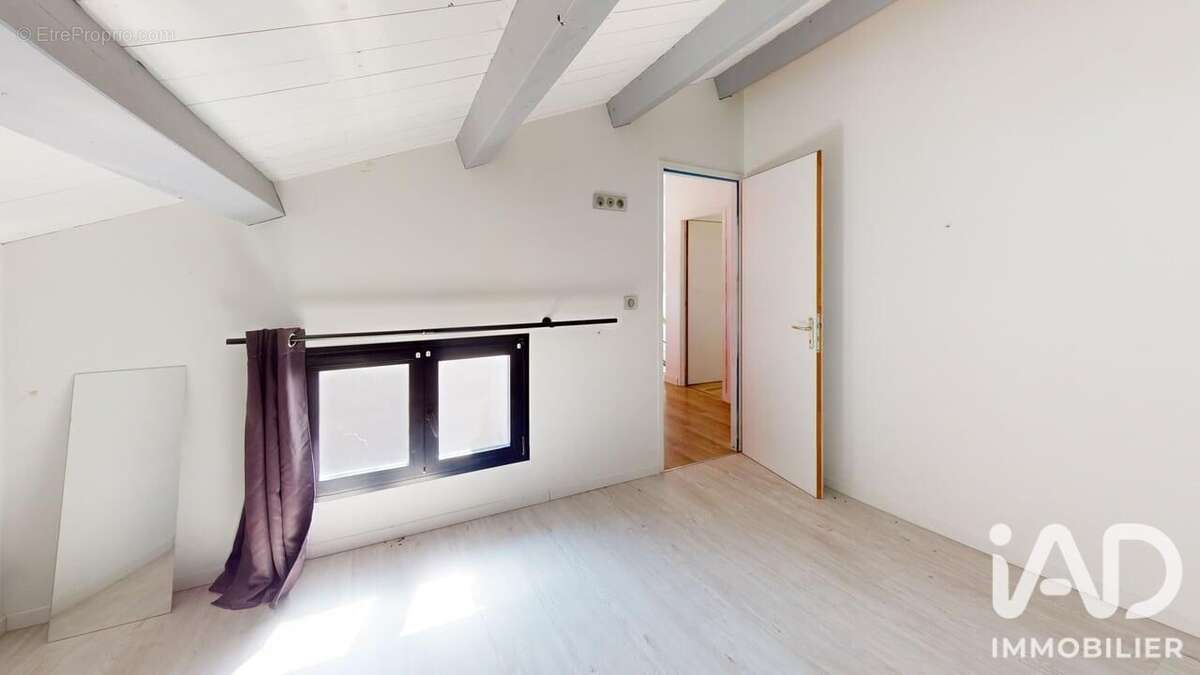 Maison 147 m² à Saint-Cyr-Du-Doret  - photo 4