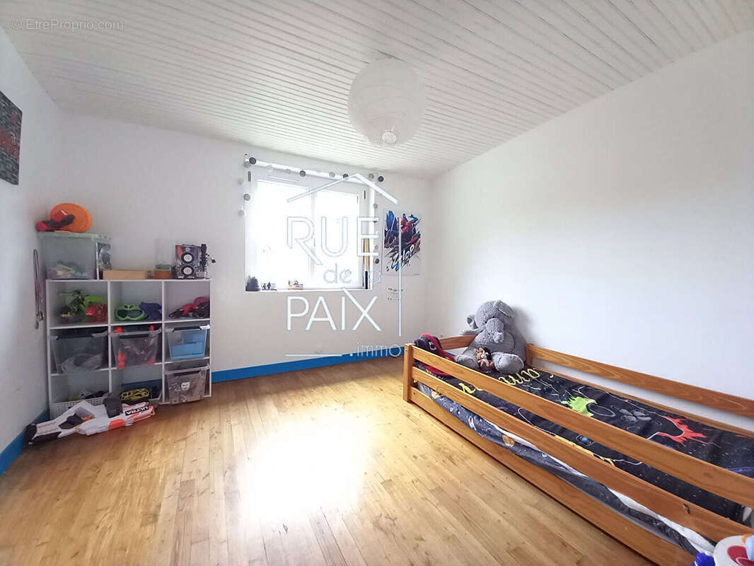 Maison à MONTS-SUR-GUESNES